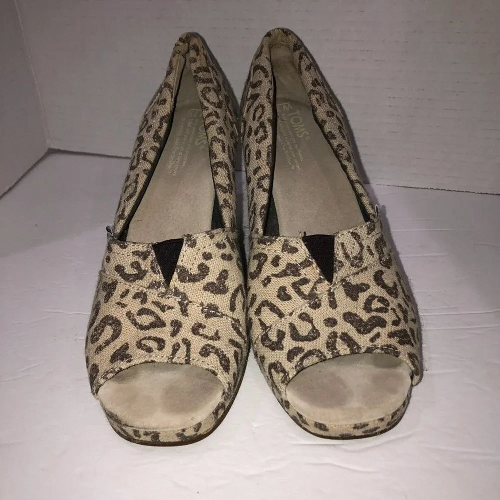 Toms Womens Size 7.5 Beige Leopard Print Peep Toe Slip On High Wedge Sandals